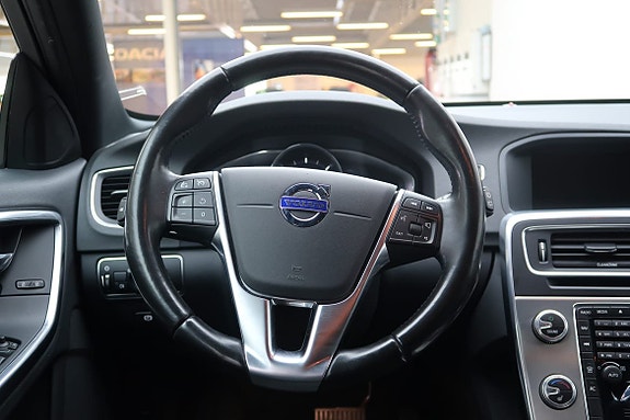 Volvo V60 Cross Country 7 of 10