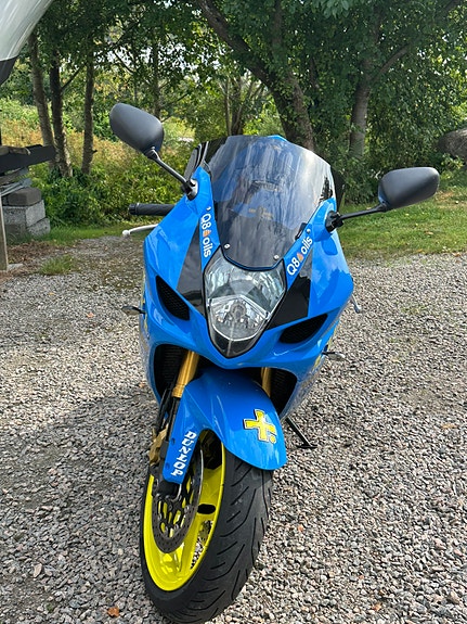 Suzuki GSXR 1000 2 of 5