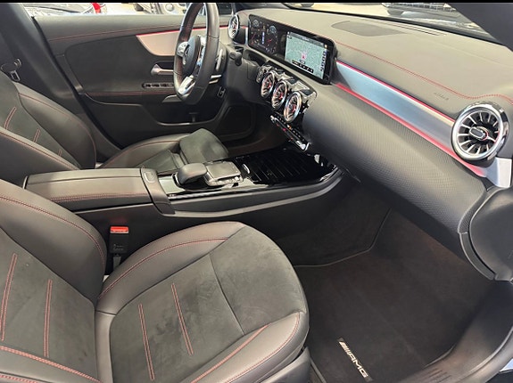 Mercedes-Benz CLA250 2 of 5
