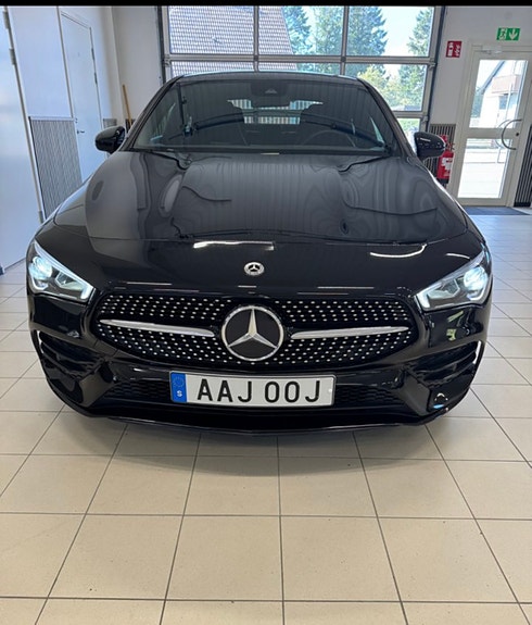 Mercedes-Benz CLA250 3 of 5