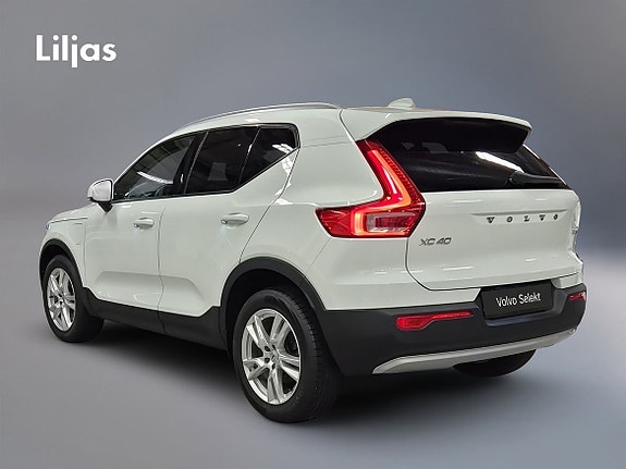 Volvo XC40 4 of 5