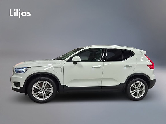 Volvo XC40 3 of 5