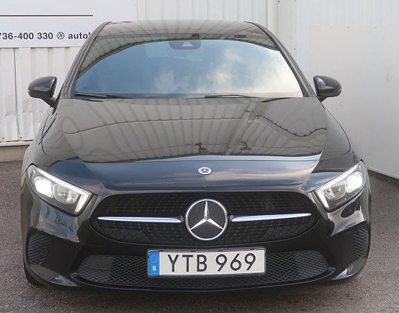 Mercedes-Benz A180 d 2 of 27