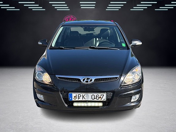 Hyundai i30 2 of 5