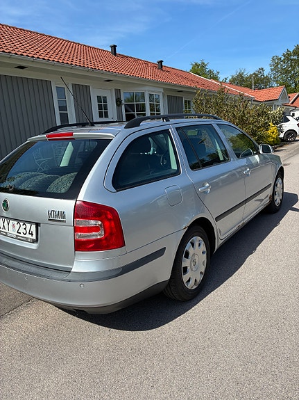 Skoda Octavia 2 of 5