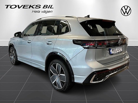 Volkswagen Tiguan 3 of 5