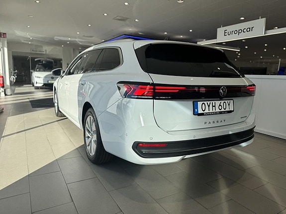 Volkswagen Passat 3 of 5