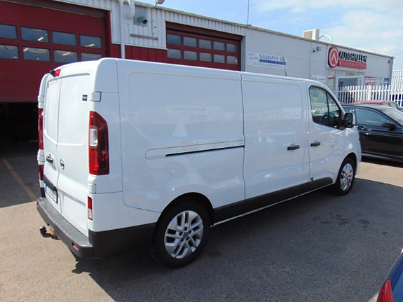 Nissan NV300 5 of 5