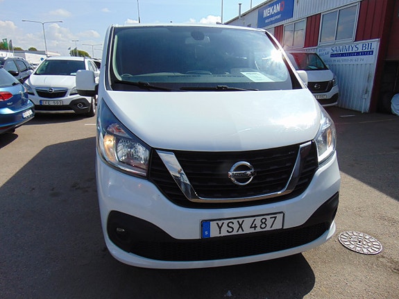 Nissan NV300 3 of 5