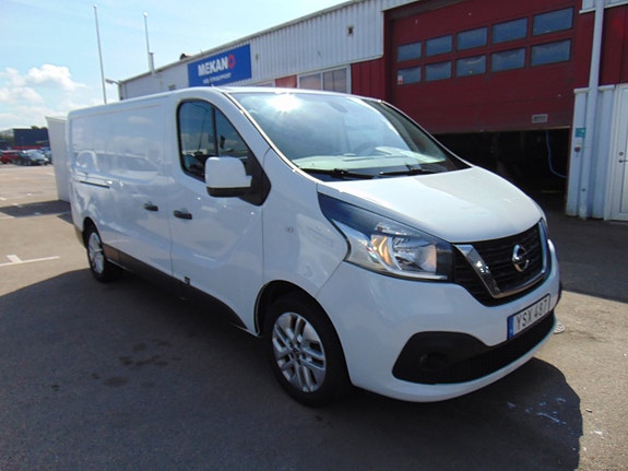 Nissan NV300 2 of 5