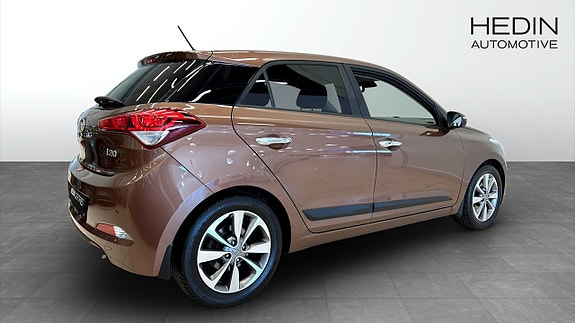 Hyundai i20 2 of 5