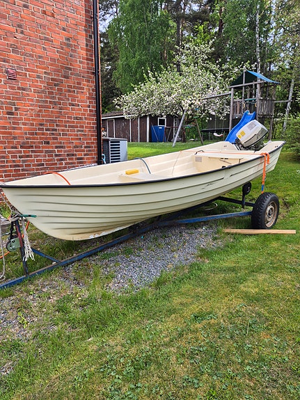 Triss 425 med 15hk Honda fyrtakt 2 of 5