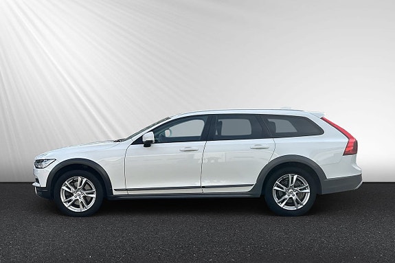Volvo V90 Cross Country 3 of 5