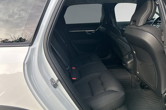 Volvo V90 Cross Country 11 of 24