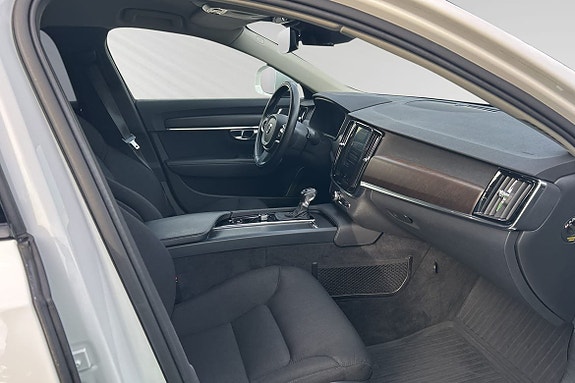 Volvo V90 Cross Country 10 of 24
