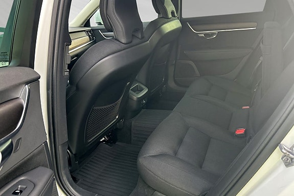 Volvo V90 Cross Country 8 of 24