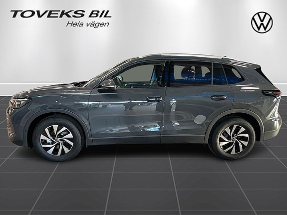 Volkswagen Tiguan 2 of 5