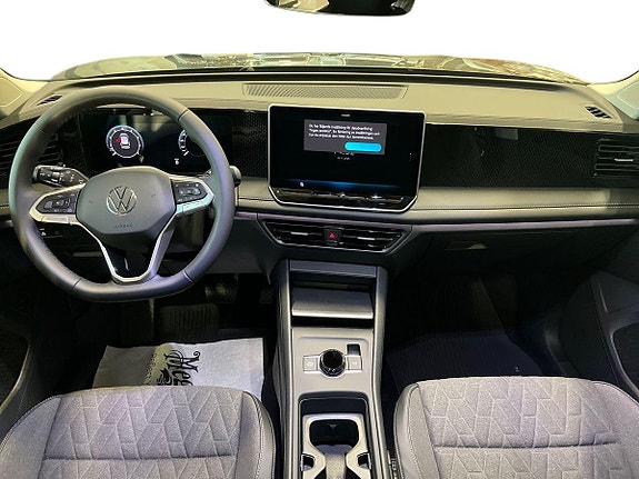 Volkswagen Tiguan 6 of 12