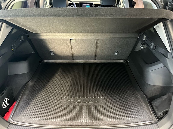 Volkswagen Tiguan 9 of 12