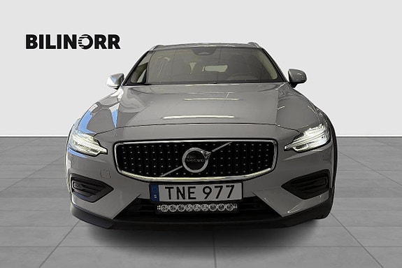 Volvo V60 Cross Country 4 of 5