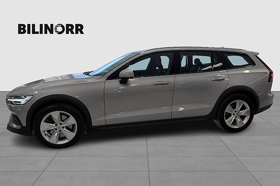 Volvo V60 Cross Country 3 of 5