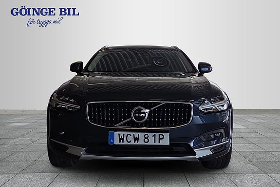 Volvo V90 Cross Country 3 of 5