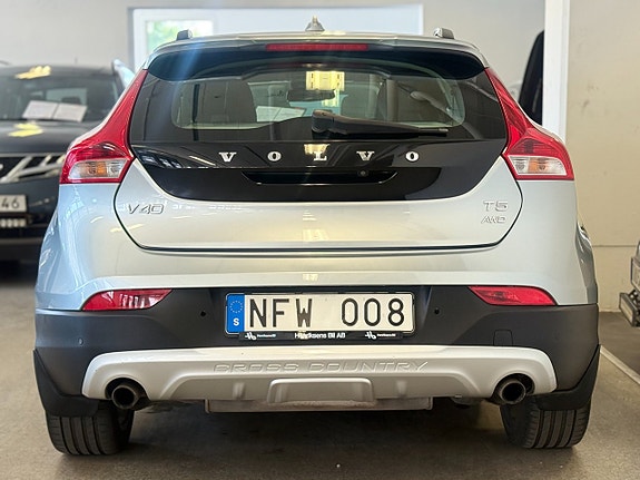 Volvo V40 Cross Country 7 of 13