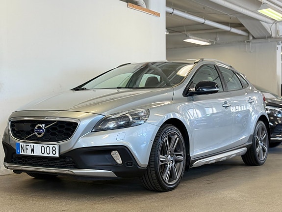 Volvo V40 Cross Country 3 of 5
