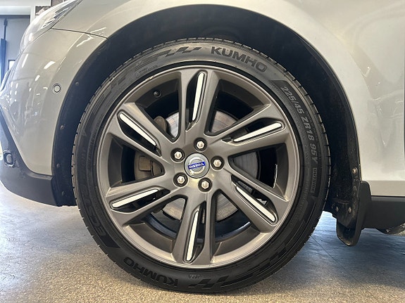 Volvo V40 Cross Country 13 of 13