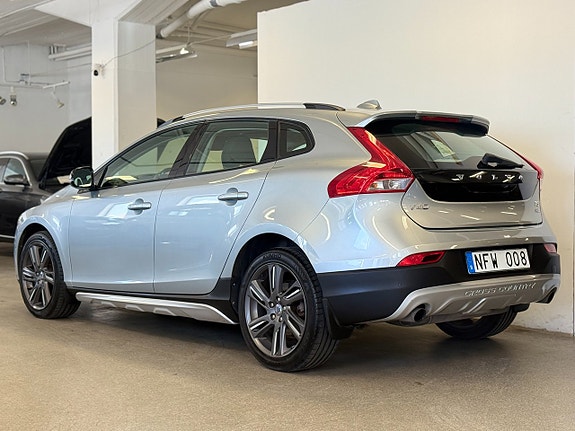 Volvo V40 Cross Country 6 of 13