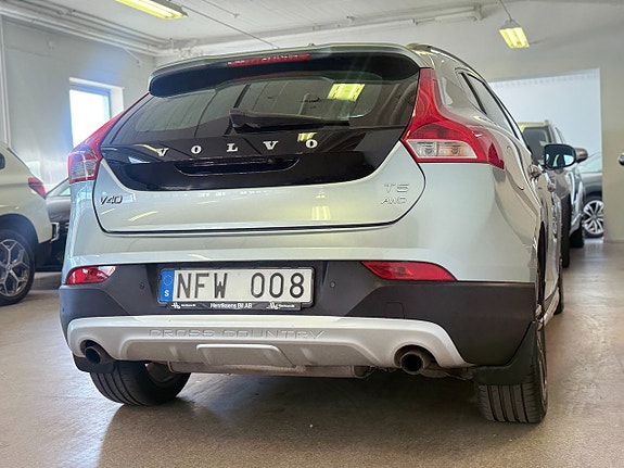 Volvo V40 Cross Country 9 of 13