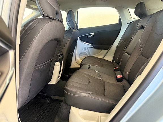 Volvo V40 Cross Country 12 of 13