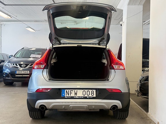 Volvo V40 Cross Country 8 of 13