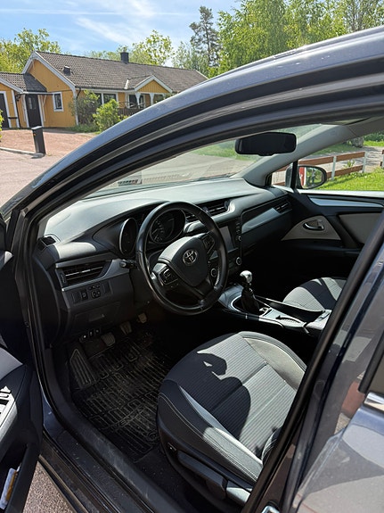 Toyota Avensis 4 of 4