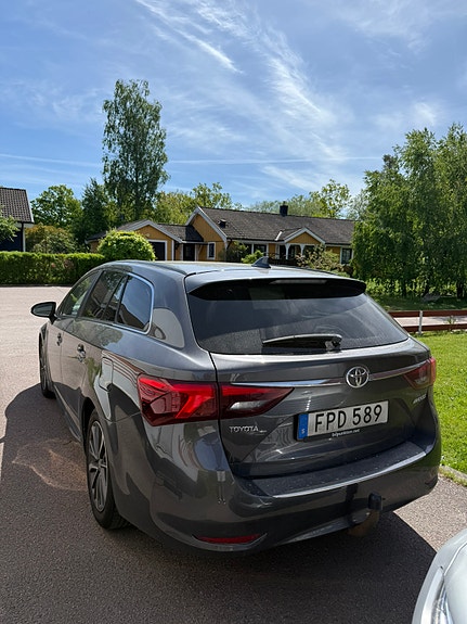 Toyota Avensis 3 of 4
