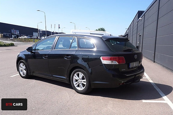 Toyota Avensis 2 of 5