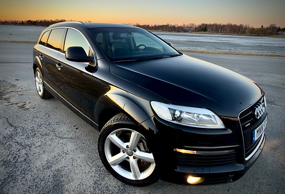 Audi Q7 2 of 5