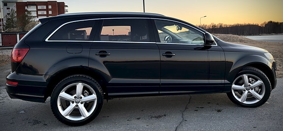 Audi Q7 4 of 5