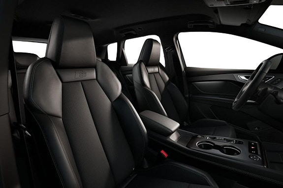Audi Q4 e-tron 4 of 5