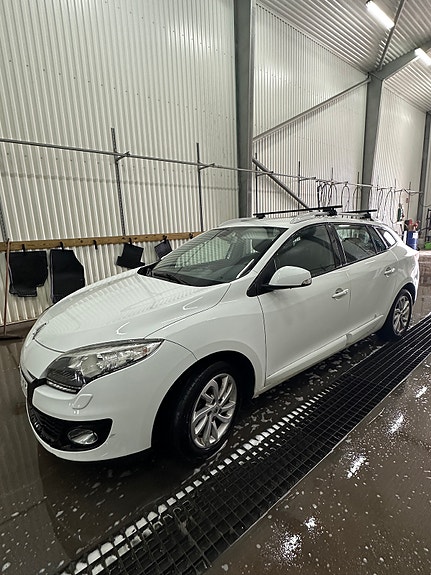 Renault Megane III 3 of 5