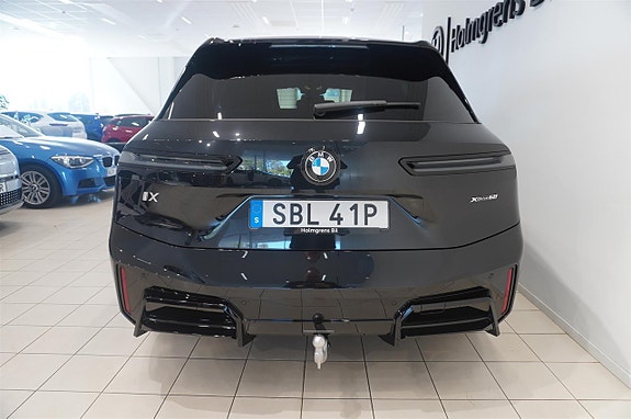 BMW iX 14 of 18