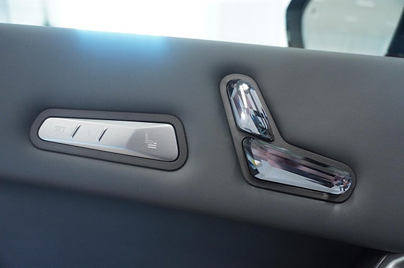BMW iX 16 of 18