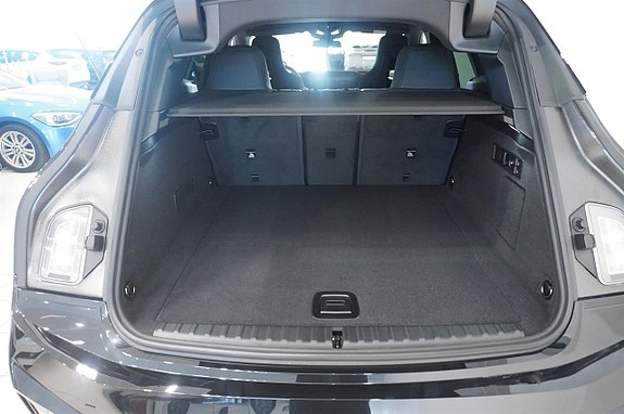 BMW iX 11 of 18