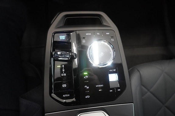 BMW iX 6 of 18