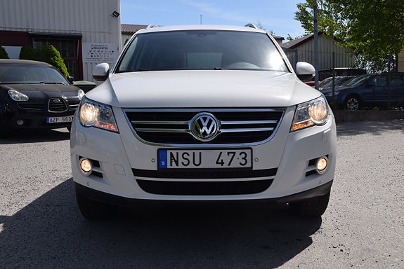 Volkswagen Tiguan 2 of 5
