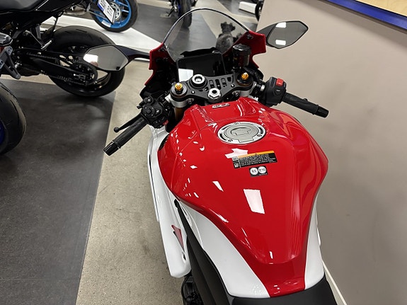 Yamaha YZF-R7 70th 3 of 9
