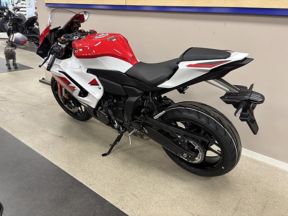 Yamaha YZF-R7 70th 5 of 9