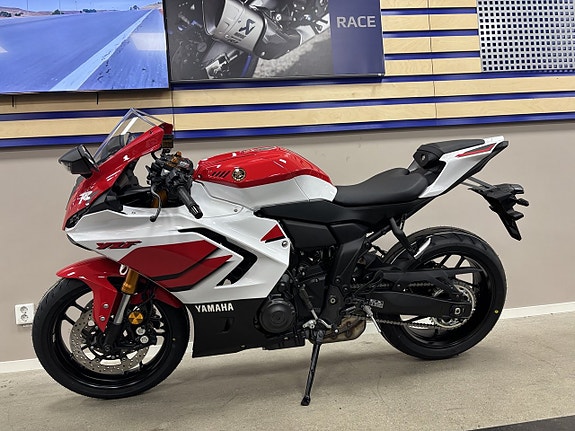 Yamaha YZF-R7 70th 2 of 9