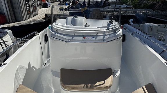 Jeanneau Cap Camarat 7.5CC / Yamaha F225 - 14 HÖSTRPIS ! 11 of 12