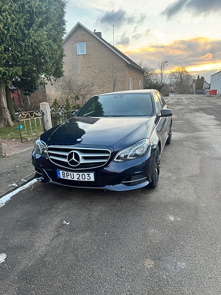 Mercedes-Benz E220 5 of 5